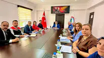 Tomarza gençleri korumak için masaya oturdu