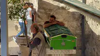 Isparta'da park halindeki araçta bulunan iki genç toprağa verildi
