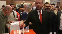 Sivasspor’da yönetim krizi bitti Burak Özçoban güven tazeledi