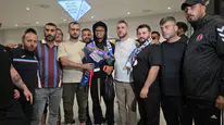 Trabzonspor'un yeni yıldızı şehre indi: Taraftarlar havalimanını bayram yerine çevirdi