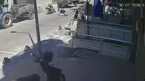 Kuşadası sokaklarında dehşet anları Tartıştığı kişiyi bıçaklayarak öldürdü