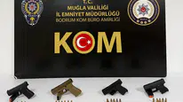 Bodrum’da polisten kaçmaya çalışan 4 kişi silahlarla yakalandı