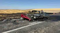 Afyonkarahisar’da iki otomobil çarpıştı ve bir araç alev aldı