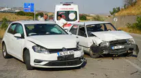 Kırıkkale'de otomobiller çarpıştı 5 kişi hastaneye kaldırıldı