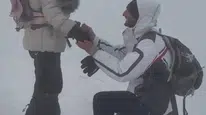Zirvede aşk rüzgarı Ağrı Dağı'nda unutulmaz evlilik teklifi