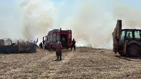 Tekirdağ Ergene’de büyük yangın 4 ev ve saman balyaları kül oldu