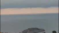 Amasra kıyılarında korku dolu anlar: Denizden yükselen dev hortum kamerada