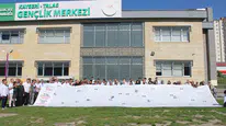 On iki metrelik hüzün: Gazze'de katledilen binlerce çocuğun ismi Kayseri'de yankılandı
