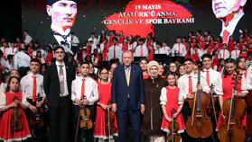 Cumhurbaşkanı Erdoğan 19 Mayıs kutlamalarında çocuklarla bir araya geldi