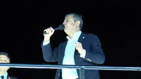 Üsküdar’da adalet nöbeti: Özgür Özel’den tutuklama kararına sert tepki