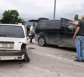 İnegöl'de ortalık savaş alanına döndü: Kavşakta feci kaza, 9 yaralı