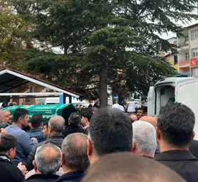 Köprüden uçan otomobildeki acı son: Yeğen ve dayı yan yana toprağa verildi