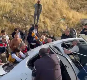 Elazığ yolunda korkunç kaza: Takla atan araçtan sağ çıktılar