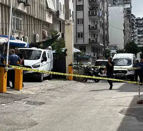 Adana'da kanlı pusu: İş yeri önünde oturan iki kişiye kurşun yağdı