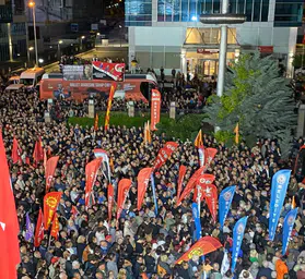Özgür Özel'den kurultay çıkışı Sandığı getiriyoruz