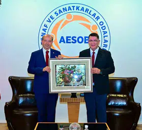 Ersin Tatar Antalya esnafıyla bir araya geldi