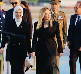 Meloni NATO zirvesi için Ankara'ya indi