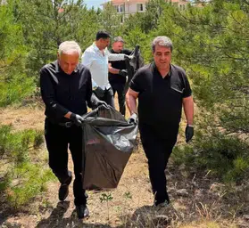 Anahtar Parti Kırşehir ekibi ormanda temizlik yaptı