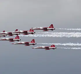 NATO alarmı: 56 bin personel sahada, gökyüzünde nefes kesen prova