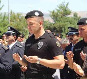 Bingöl protokolü 15 Temmuz şehitlerini kabirleri başında andı