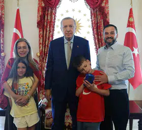 İngiliz çocuk Joshua Harris Erdoğan ile Dolmabahçe’de buluştu