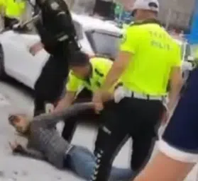 Sokak ortasında dehşet anları: Polise bıçak bakın ne yaptı?