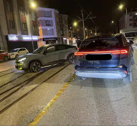 Eskişehir'de raylı sistemde kaza paniği: Ulaşım durdu