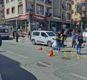Sancaktepe'de güpegündüz infaz: Hareket halindeki araca 18 el ateş açıldı