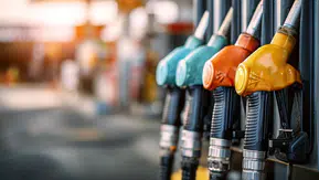 Motorin litre fiyatı Ankara ve İzmir'de 90 TL'yi geçti