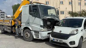 Bilecik'te sanayi kavşağında korkutan çarpışma: Bir kişi hastanelik oldu