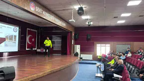 Uşak'ta servis şoförlerine kritik trafik eğitimi: Öğrencilerin güvenliği için yeni dönem