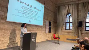 Geleceğin edebiyatçıları Rami Kütüphanesi'nde sahne aldı: Sultangazili gençler şiirleriyle büyüledi