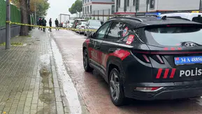 Okul önünde park kavgası kanlı bitti: Bekçiye saldıran veli ayağından vuruldu