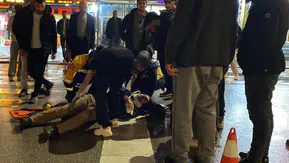 İnegöl'de gece yarısı dehşeti: Motosikletin çarptığı yaya ve sürücü hastanelik oldu