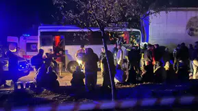Isparta'da tarım işçilerini taşıyan araçta can pazarı: 17 yaralı