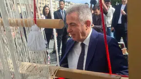 İzmir’in kalbinde devasa bir Cumhuriyet sembolü ilmek ilmek yükseliyor