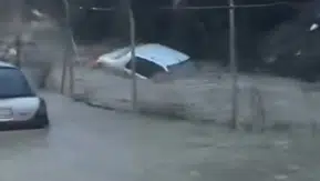 Sarıyer’deki sel felaketinde dehşet anları: Sürüklenen aracın içindeki çaresizliği kaydettiler