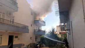 Alevlerin arasında kalan can dostunu kurtarmak için hayatını hiçe saydı