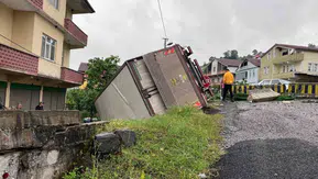 Zonguldak yolunda yağmur kazaya neden oldu