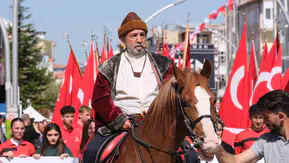 Karaman Türk Dili Bayramı için sokaklara döküldü