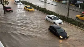 Bozüyük sokakları sağanak sonrası göle döndü