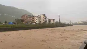Trabzon Araklı'da sel felaketi yolları kapattı
