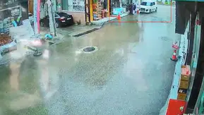 Bursa'da kontrolden çıkan kamyonet kaldırımdaki yayaları biçti