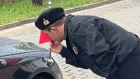 Sivaslı Ömer’in askerlik günündeki bayrak sevgisi herkesi duygulandırdı