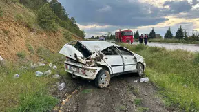 Uşak yolunda kontrolden çıkan otomobil takla attı