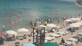 Kuşadası'nda boğulma tehlikesi geçiren turisti vatandaşlar son anda kurtardı