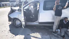 Mersin Erdemli yolunda iki araç çarpıştı