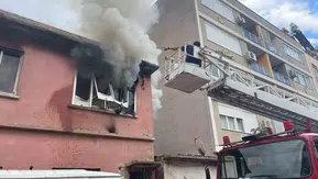 Antalya Muratpaşa'da bir ev alevlere teslim oldu