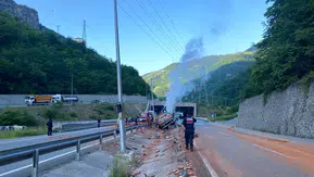 Trabzon Maçka yolunda kamyon kazası sonucu bir kişi hayatını kaybetti