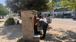 Adana güneşin altında kavruluyor